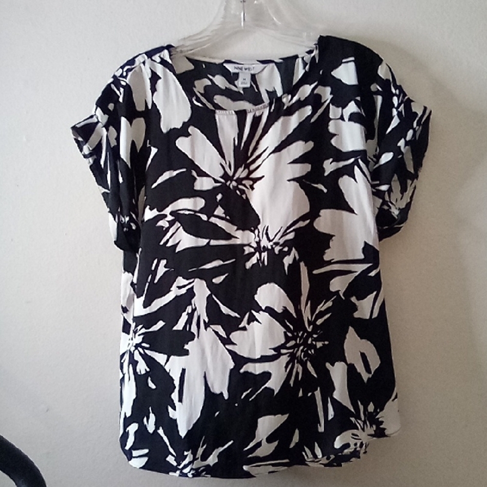 Nine West Black and White Floral Short Sleeve Blouse